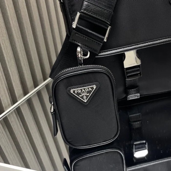 PRADA 2VD768A ナイロンフラップ斜め掛け サイズ:32x24x12cm