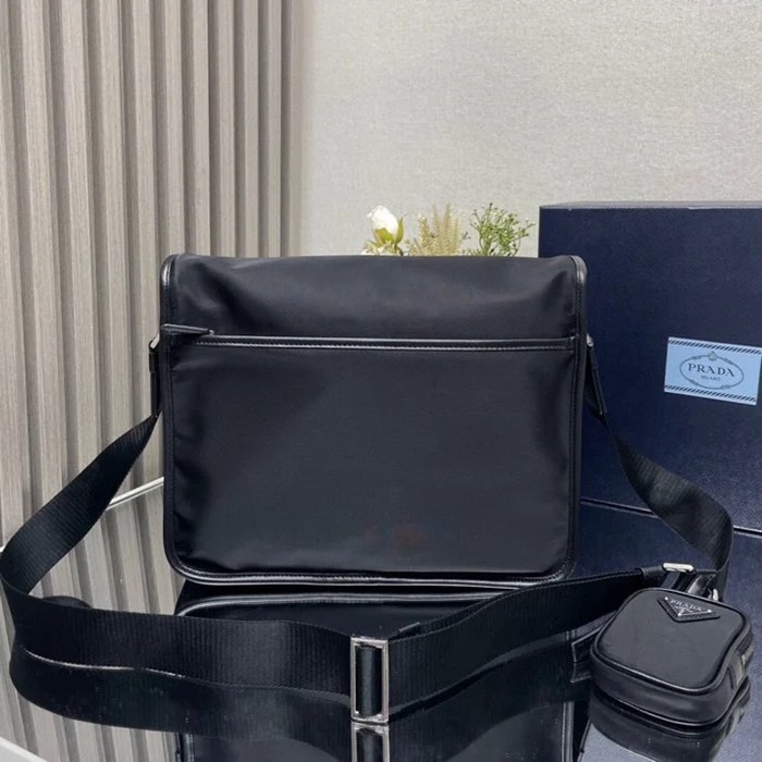 PRADA 2VD768A ナイロンフラップ斜め掛け サイズ:32x24x12cm