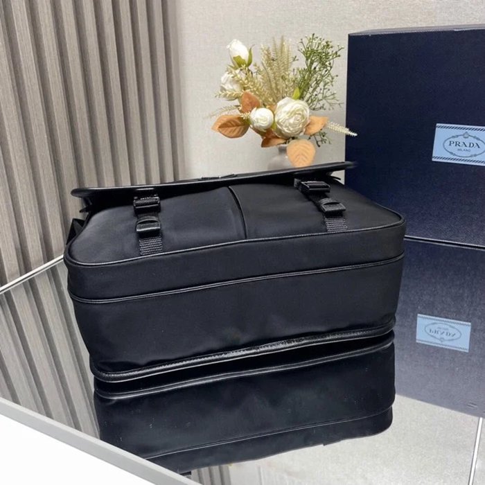 PRADA 2VD768A ナイロンフラップ斜め掛け サイズ:32x24x12cm