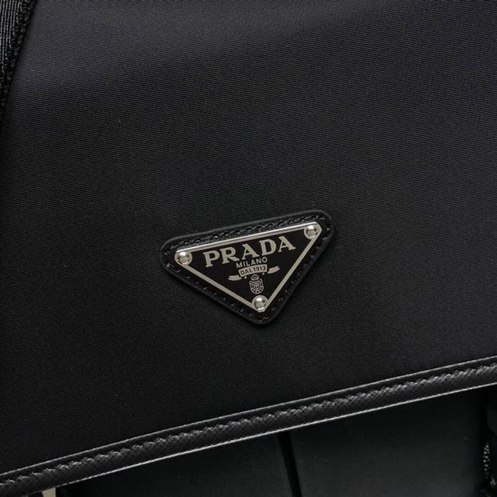 PRADA 2VD769A ナイロンフラップ斜め掛け サイズ:26x20x10cm