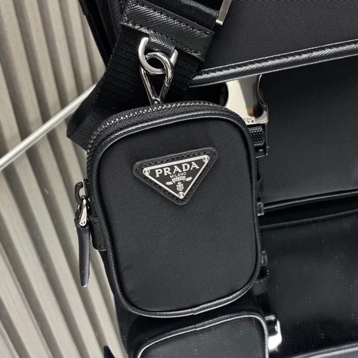 PRADA 2VD769A ナイロンフラップ斜め掛け サイズ:26x20x10cm