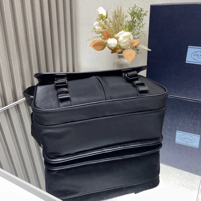 PRADA 2VD769A ナイロンフラップ斜め掛け サイズ:26x20x10cm