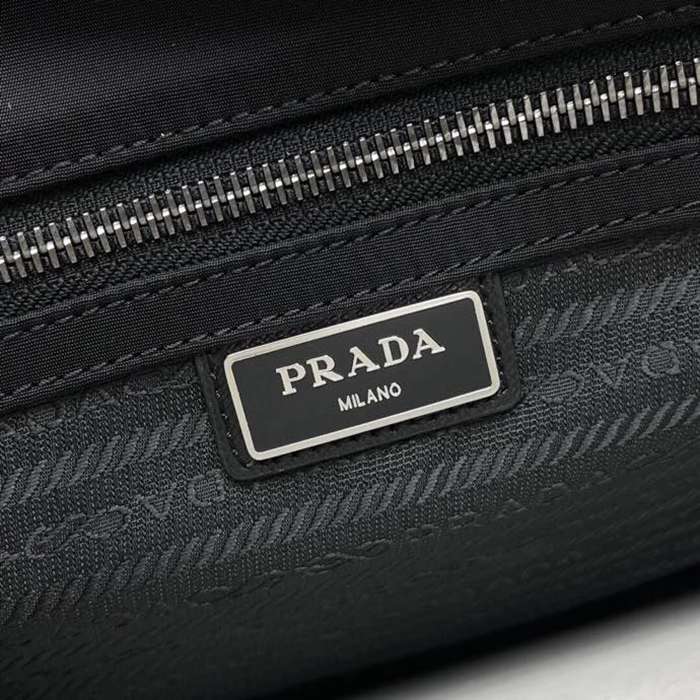 PRADA 2VD769A ナイロンフラップ斜め掛け サイズ:26x20x10cm