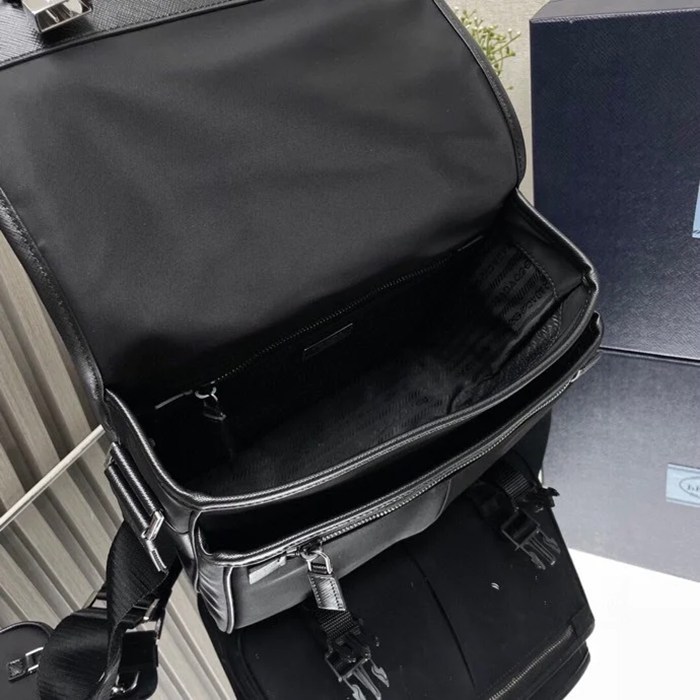 PRADA 2VD769A ナイロンフラップ斜め掛け サイズ:26x20x10cm