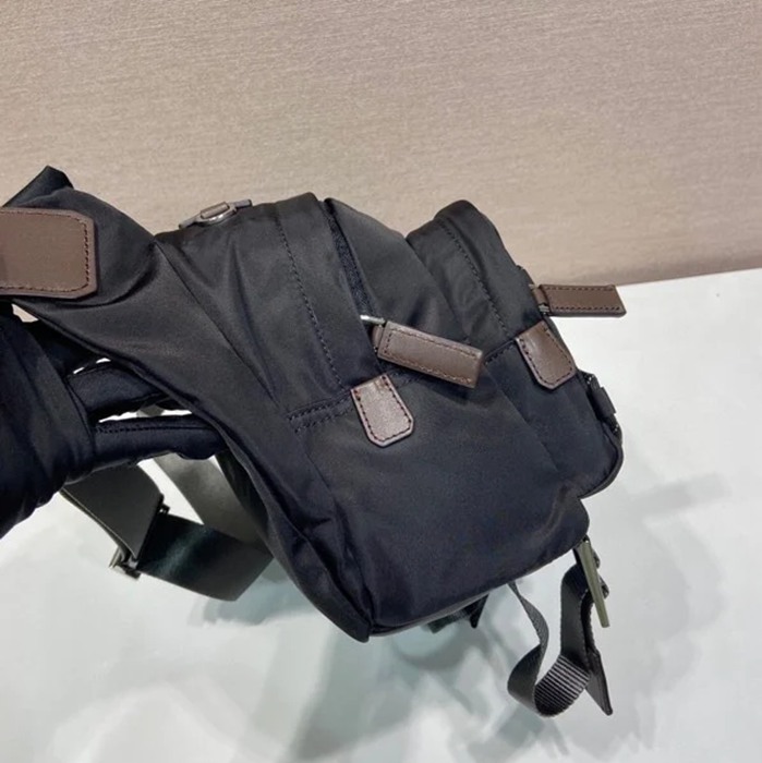 PRADA 2VH201 リナイロンメッセンジャー サイズ:30x22x10cm