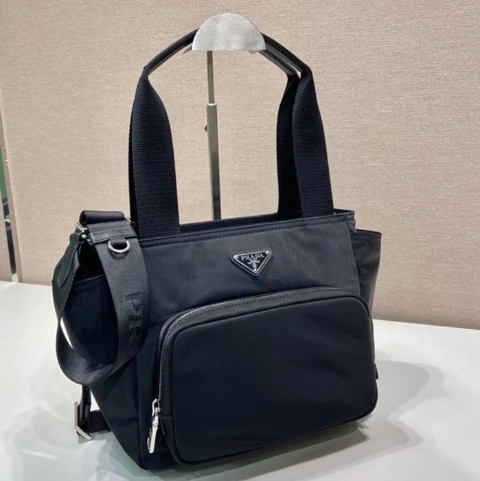 PRADA 1BG582 ナイロンマミーバッグ 斜め掛け サイズ:26x22x13cm