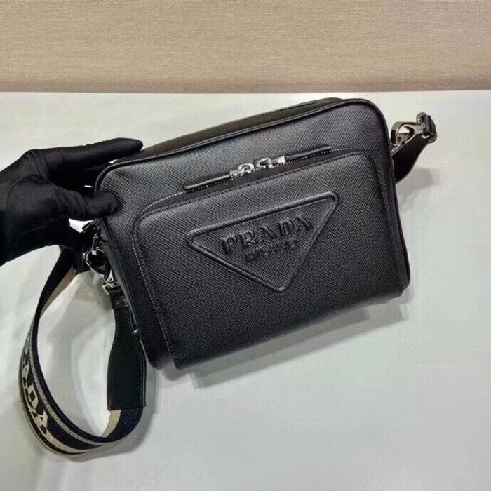 PRADA 2VH152 刺繍テープ斜め掛け サイズ:24x18cm