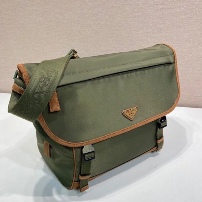 PRADA 2VD052A リナイロンメッセンジャー 大 サイズ:30x27.5x14.5cm