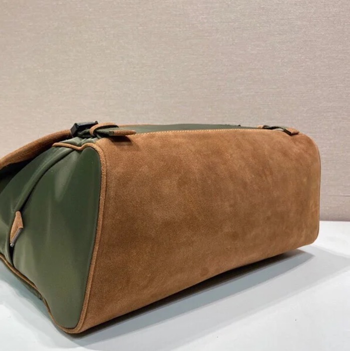PRADA 2VD052A リナイロンメッセンジャー 大 サイズ:30x27.5x14.5cm