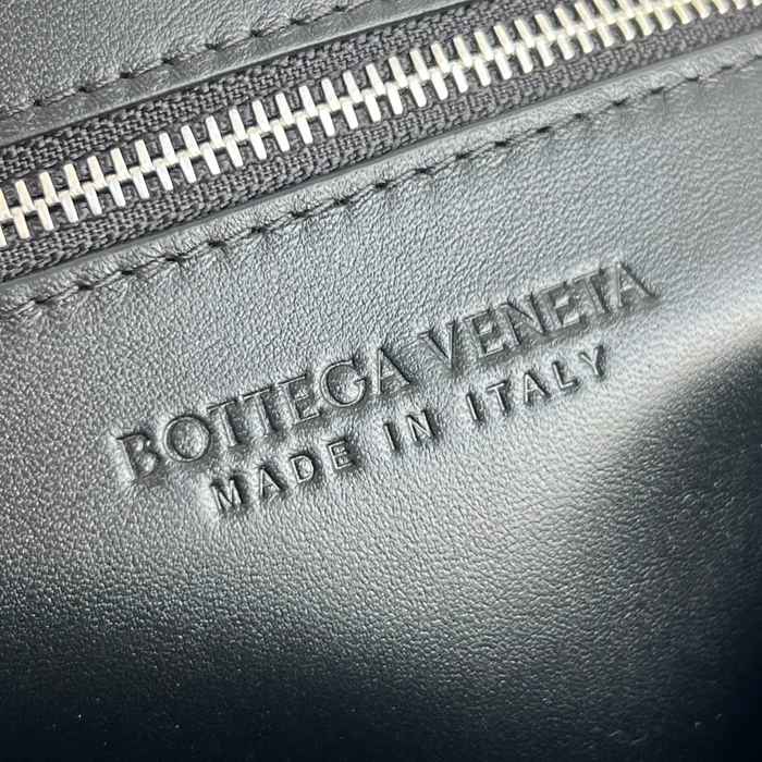 BOTTEGA VENETA BV 817921 ヘビ年限定 ディアゴ サイズ:22.5x16.5x5.5cm