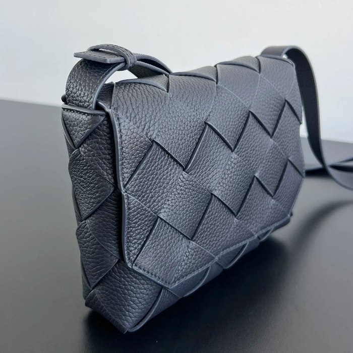 BOTTEGA VENETA BV 795637 ディアゴ斜め掛け サイズ:22.5x16.5x5.5cm