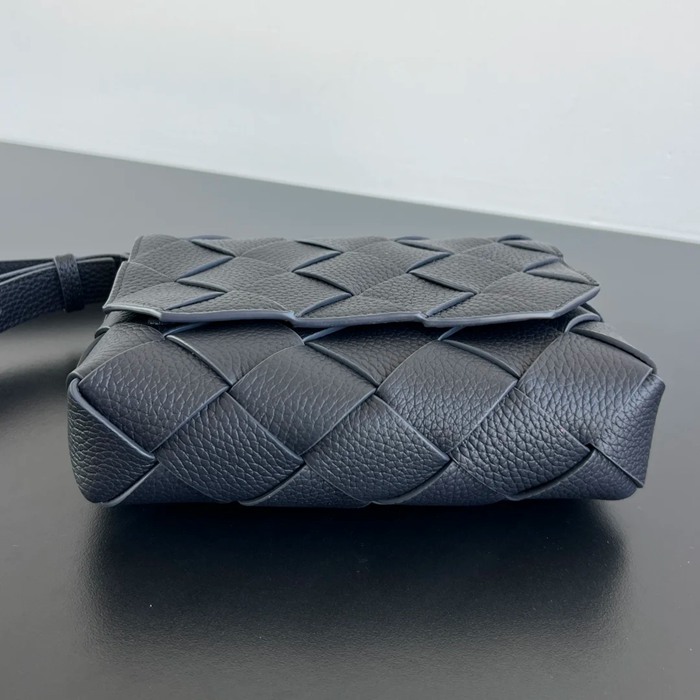 BOTTEGA VENETA BV 795637 ディアゴ斜め掛け サイズ:22.5x16.5x5.5cm