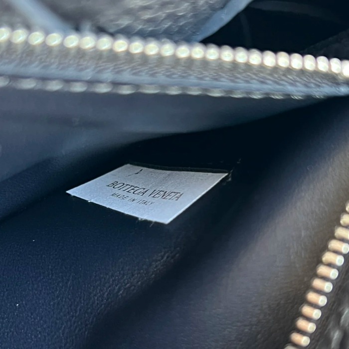 BOTTEGA VENETA BV 795637 ディアゴ斜め掛け サイズ:22.5x16.5x5.5cm