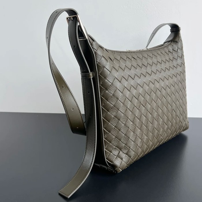 BOTTEGA VENETA BV 815748 トラベラーダーホーボー サイズ:35x29.5x8.5cm