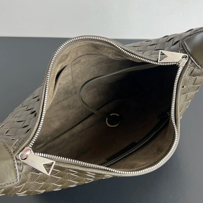 BOTTEGA VENETA BV 815748 トラベラーダーホーボー サイズ:35x29.5x8.5cm