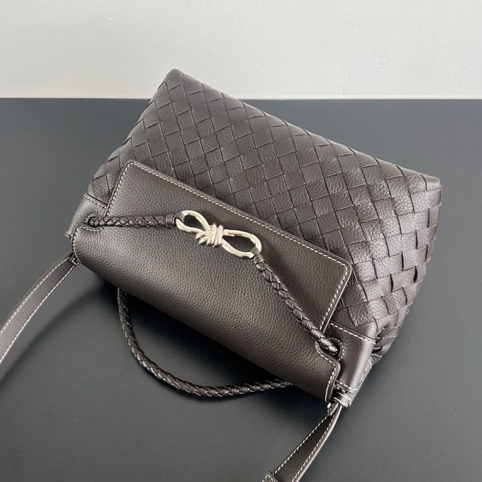 BOTTEGA VENETA BV 815781 粒面スモールアンディアーモ サイズ:29x20x13cm