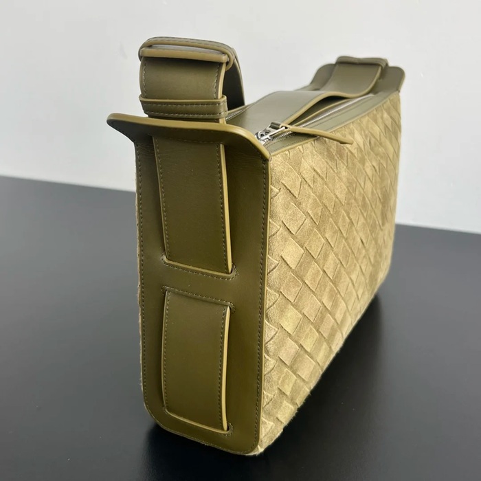 BOTTEGA VENETA BV 836016 スエードトリベッカ弁当箱バッグ サイズ:30.5x20cm