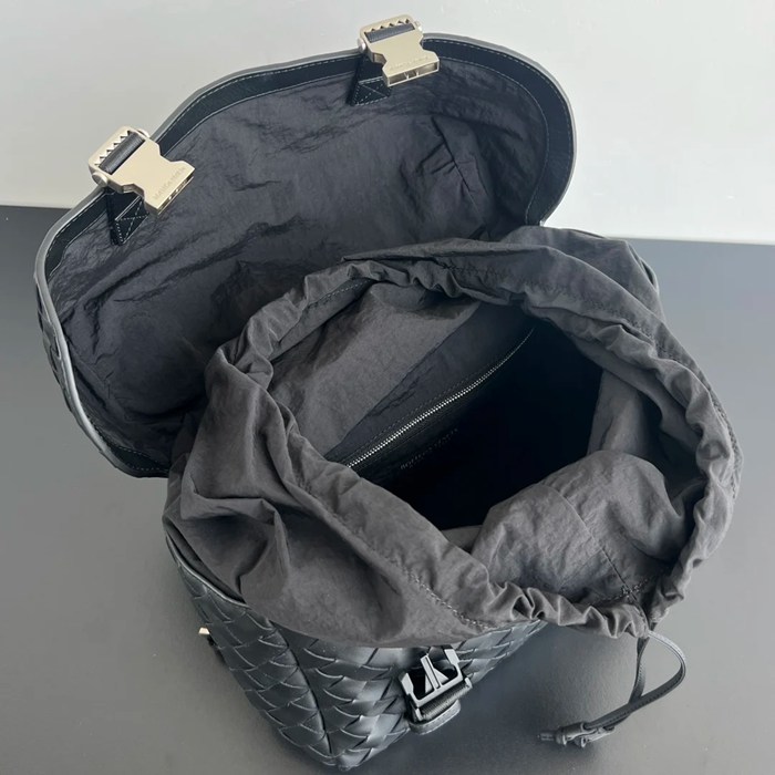 BOTTEGA VENETA BV 776524 柔らか牛皮編みハンドバッグ ポスティーノ サイズ:30x22x11.5cm