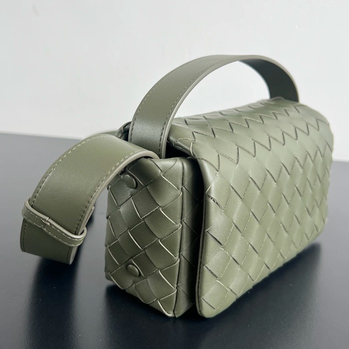 BOTTEGA VENETA BV 857931 ミニ編みフラップハンドバッグ サイズ:20x12x6.5cm