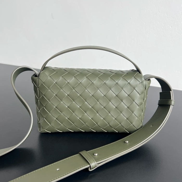 BOTTEGA VENETA BV 857931 ミニ編みフラップハンドバッグ サイズ:20x12x6.5cm