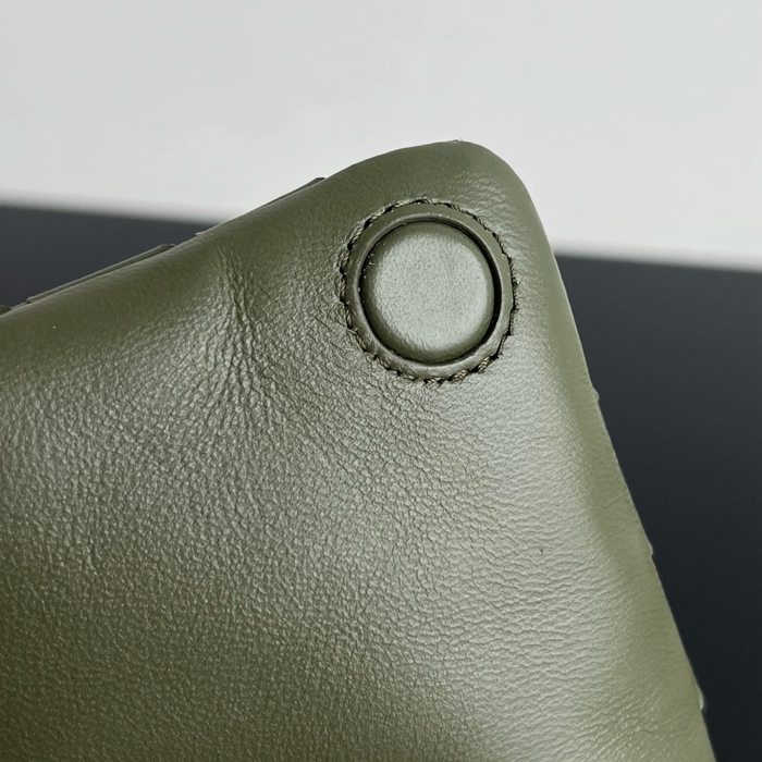 BOTTEGA VENETA BV 857931 ミニ編みフラップハンドバッグ サイズ:20x12x6.5cm