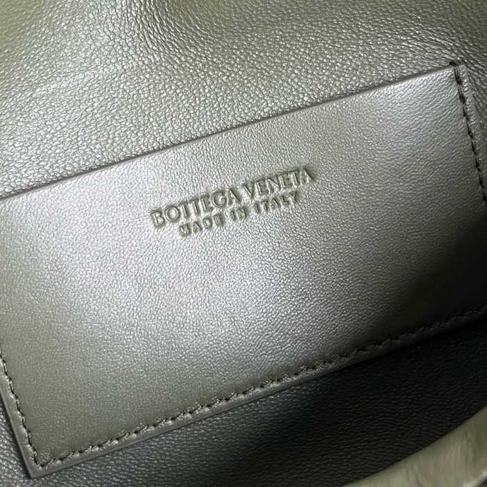 BOTTEGA VENETA BV 857931 ミニ編みフラップハンドバッグ サイズ:20x12x6.5cm