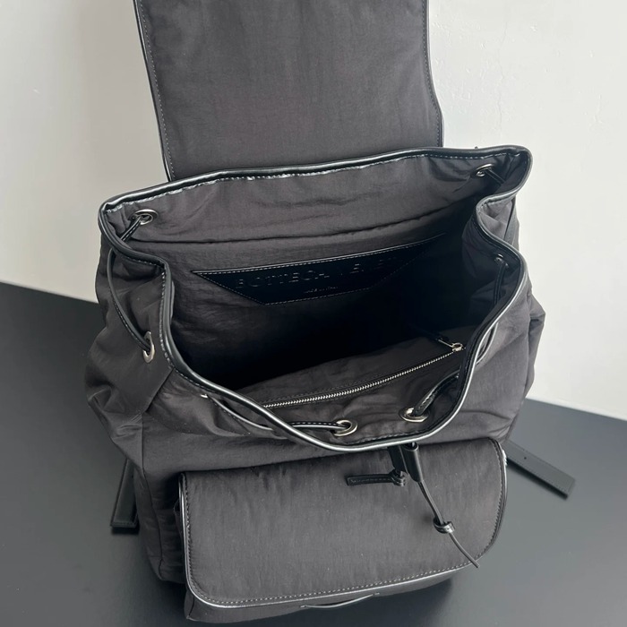 BOTTEGA VENETA BV 806160 ナイロンリュック サイズ:43x30x15cm