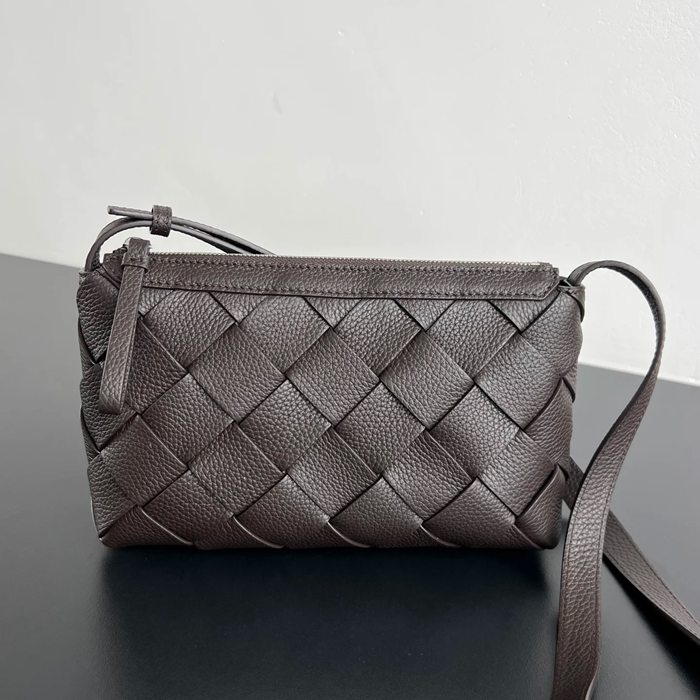 BOTTEGA VENETA BV 837112 新作編み斜め掛け ディアゴ サイズ:25x15cm