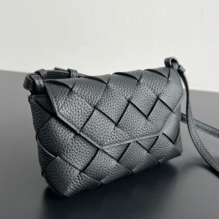 BOTTEGA VENETA BV 805745 新作編みカメラバッグ ディアゴ サイズ:18x12cm