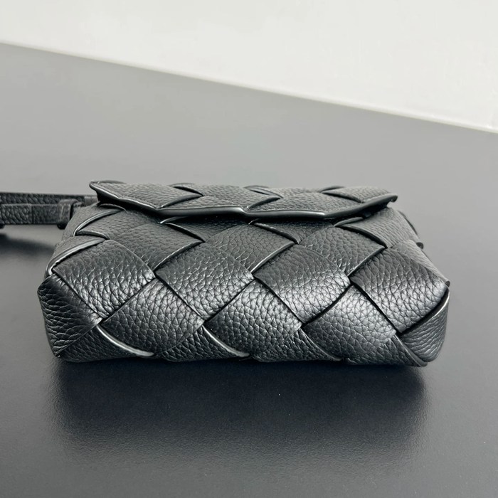 BOTTEGA VENETA BV 805745 新作編みカメラバッグ ディアゴ サイズ:18x12cm