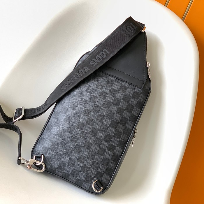 LOUIS VUITTON M46344 アベニュー ショルダー サイズ:31x20x10cm