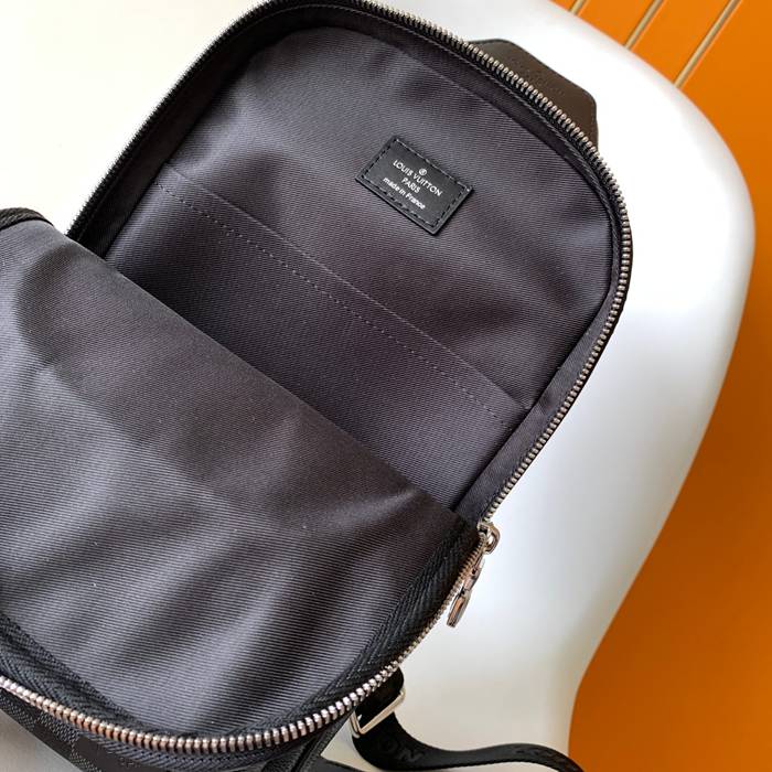LOUIS VUITTON M46344 アベニュー ショルダー サイズ:31x20x10cm
