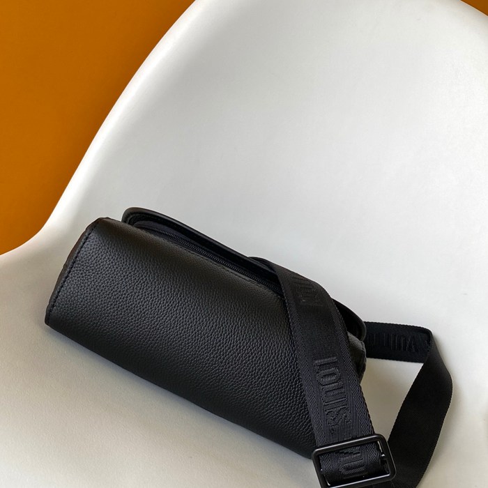 LOUIS VUITTON M14874 パルス メッセンジャー サイズ:26.6x17x11cm
