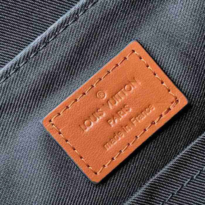 LOUIS VUITTON M45627 ディストリクト メッセンジャー サイズ:25x22cm