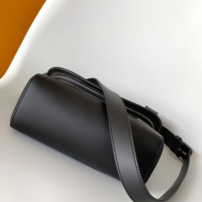 LOUIS VUITTON M12625 パルス メッセンジャー サイズ:26.6x17x11cm