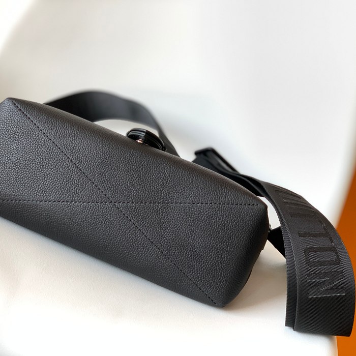 LOUIS VUITTON M45911 メッセンジャー サイズ:36x23x11cm