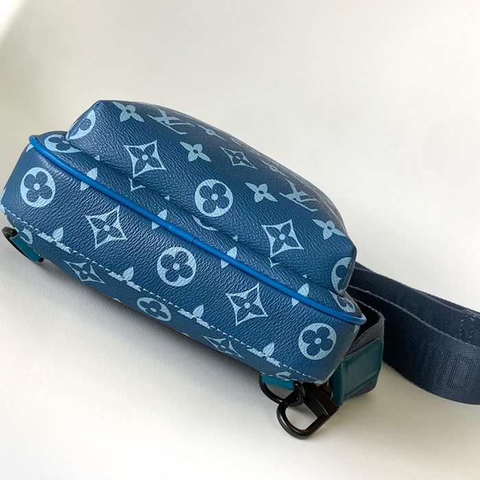 LOUIS VUITTON M23782 アベニュー ショルダー サイズ:31x20cm
