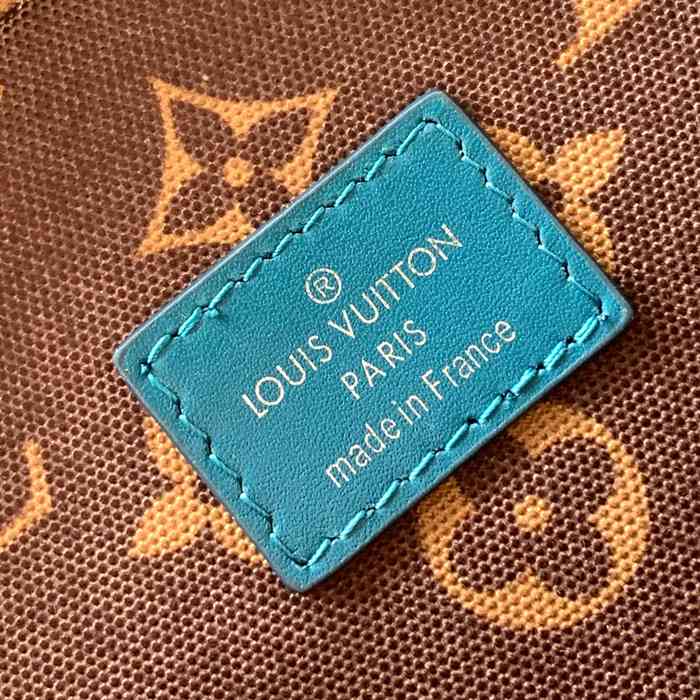 LOUIS VUITTON M23782 アベニュー ショルダー サイズ:31x20cm