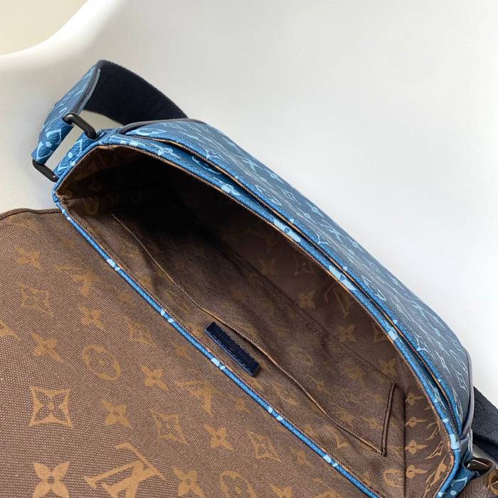 LOUIS VUITTON M23785 ディストリクト メッセンジャー サイズ:26x20cm