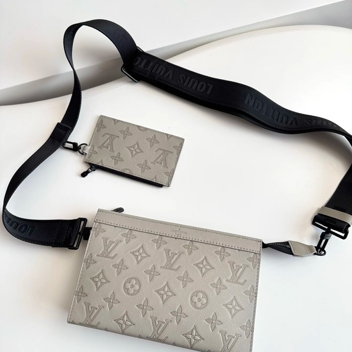 LOUIS VUITTON M81115 ガストンウェアラブルウォレット サイズ:22x14.5x4.5cm