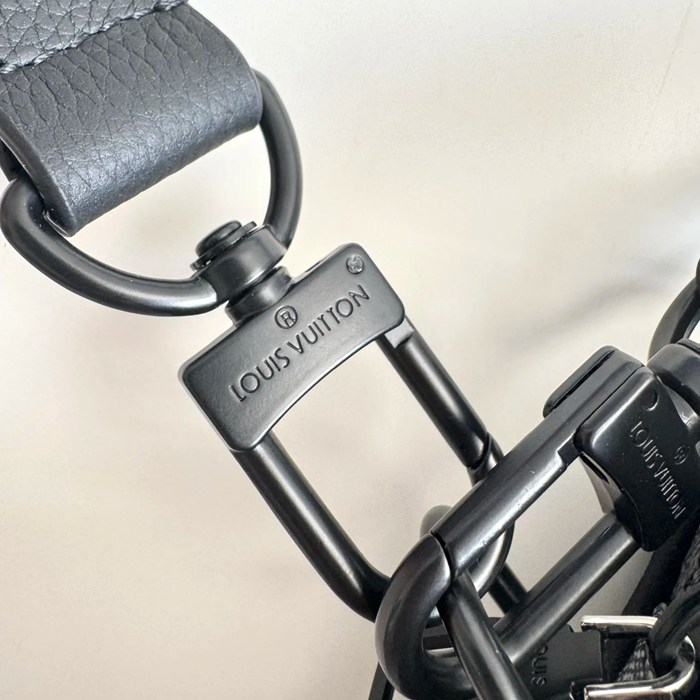 LOUIS VUITTON M14988 ニル メッセンジャー サイズ:25x17.5x11cm