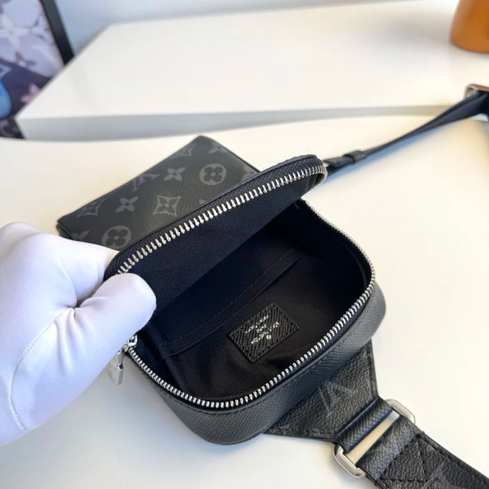 LOUIS VUITTON M30741 タイガラマ アウトドアショルダー サイズ:21x13cm