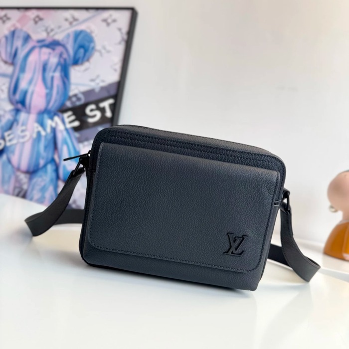 LOUIS VUITTON M15265 ボーディング メッセンジャー サイズ:24x18cm