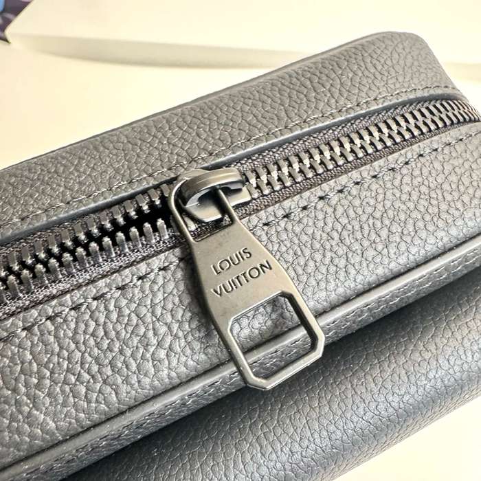 LOUIS VUITTON M15265 ボーディング メッセンジャー サイズ:24x18cm