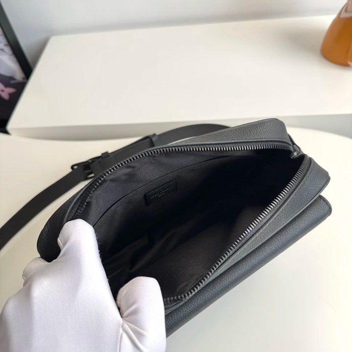 LOUIS VUITTON M15265 ボーディング メッセンジャー サイズ:24x18cm