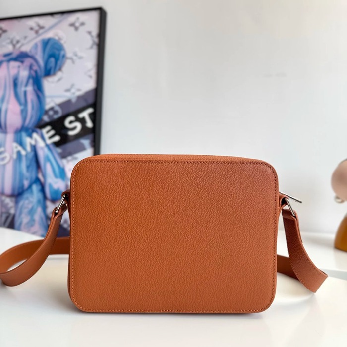 LOUIS VUITTON M25981 ボーディング メッセンジャー サイズ:24x18cm