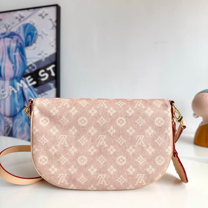 LOUIS VUITTON M15134 エスケープ ハンドバッグ サイズ:30x21cm