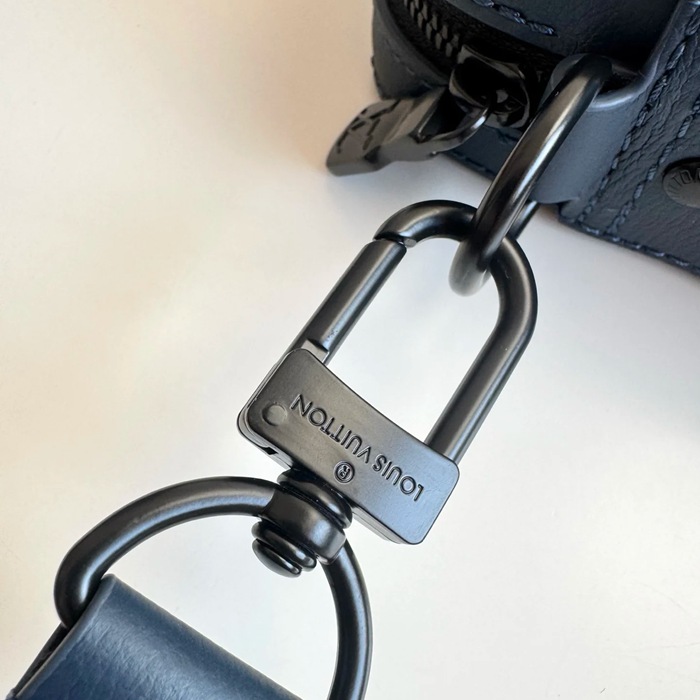 LOUIS VUITTON M46604 トリオメッセンジャー サイズ:25x18.5cm