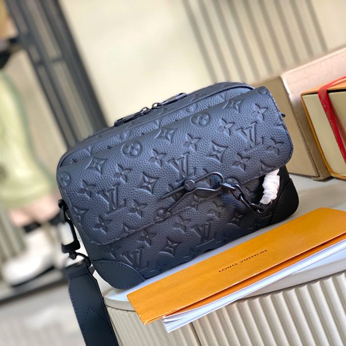 LOUIS VUITTON M23742 イタリアA級レザー斜め掛け サイズ:24x17cm