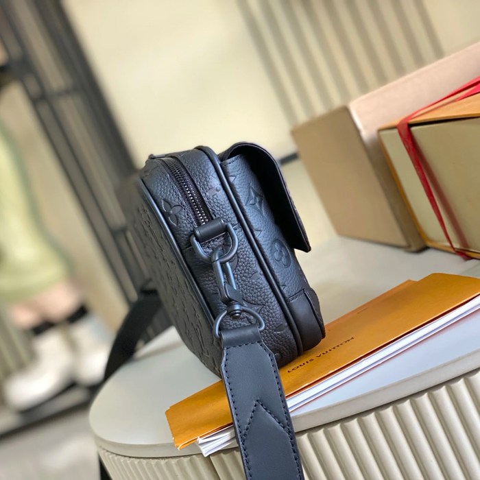 LOUIS VUITTON M23742 イタリアA級レザー斜め掛け サイズ:24x17cm